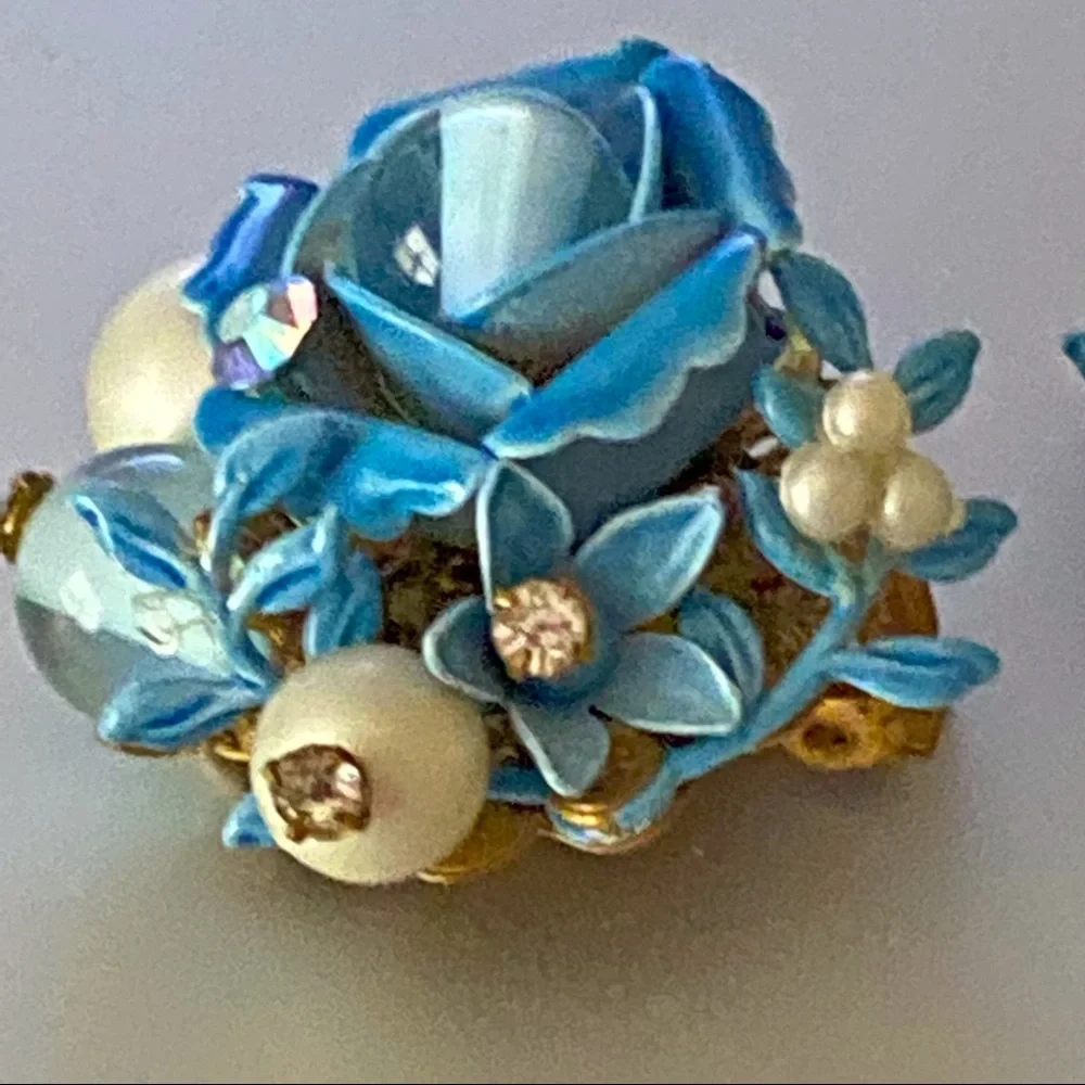 Vintage Mid-Century Enamel, Rhinestones & Pearl Blue Flower Clip On Earrings - Picture 8 of 11